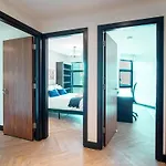 Lux 2 Bed In Sleeps 6 *