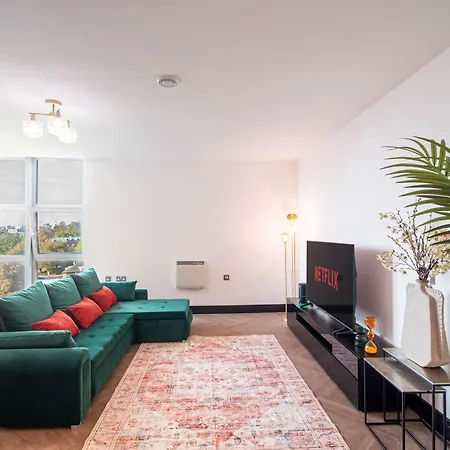 Central Leeds Apartment With Balcony Sleeps 6 Near Lgi * Leeds