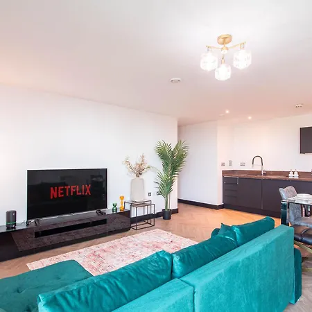 Central Leeds Apartment With Balcony Sleeps 6 Near Lgi Leeds