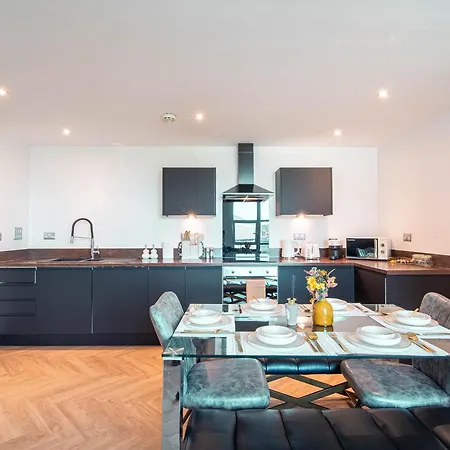 Central Leeds Apartment With Balcony Sleeps 6 Near Lgi Apartman *