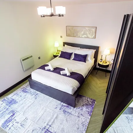 Central Leeds Apartment With Balcony Sleeps 6 Near Lgi * Leeds