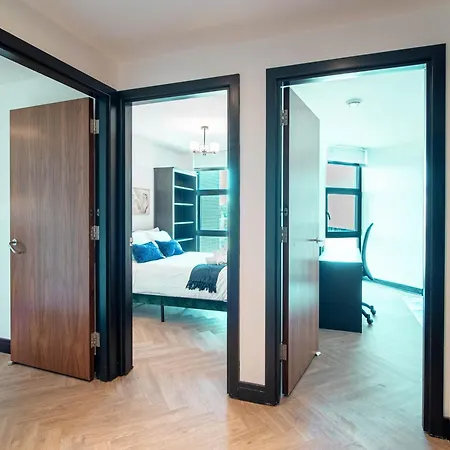 Central Leeds Apartment With Balcony Sleeps 6 Near Lgi *