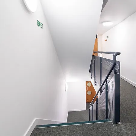 Central Leeds Apartment With Balcony Sleeps 6 Near Lgi Apartman Leeds