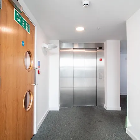 Central Leeds Apartment With Balcony Sleeps 6 Near Lgi Apartman