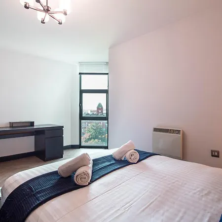 Central Leeds Apartment With Balcony Sleeps 6 Near Lgi * Leeds
