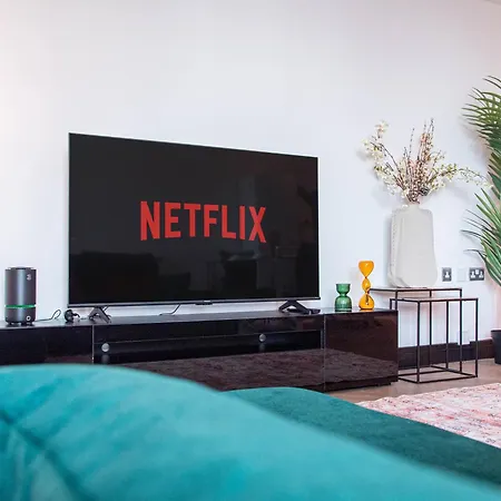 Апартаменти Luxury 2 Bed In Sleeps 6 *