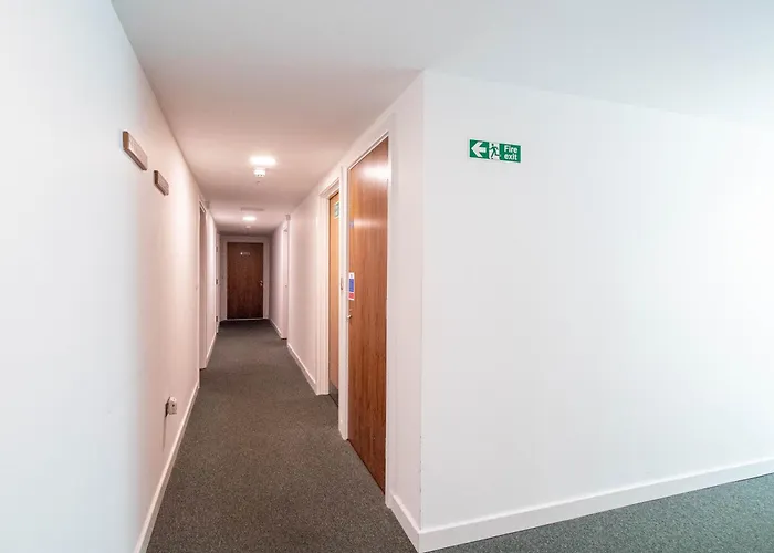 Апартаменти Luxury 2 Bed In Sleeps 6 *