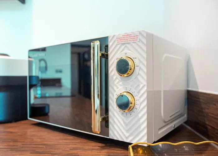 Апартаменти Luxury 2 Bed In Sleeps 6 *